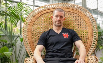 Gus Hansen ha vuelto y está decidido a brillar con sus nuevos colores.