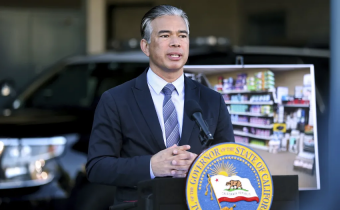 California aprueba reglas que reconfiguran los cardrooms: adiós al blackjack y más presión sobre los “prop players”