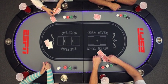 Poker vuelve al prime time global: WSOP firma con ESPN para emitir más de 100 horas y reactivar una industria de hasta US$100B